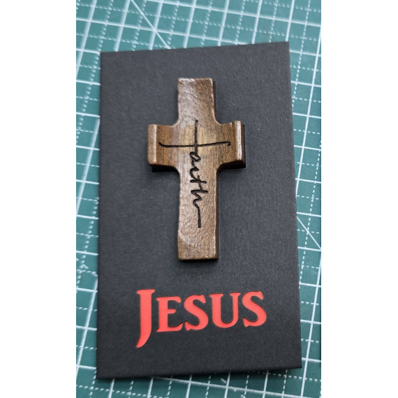 指握十字架-胡桃木